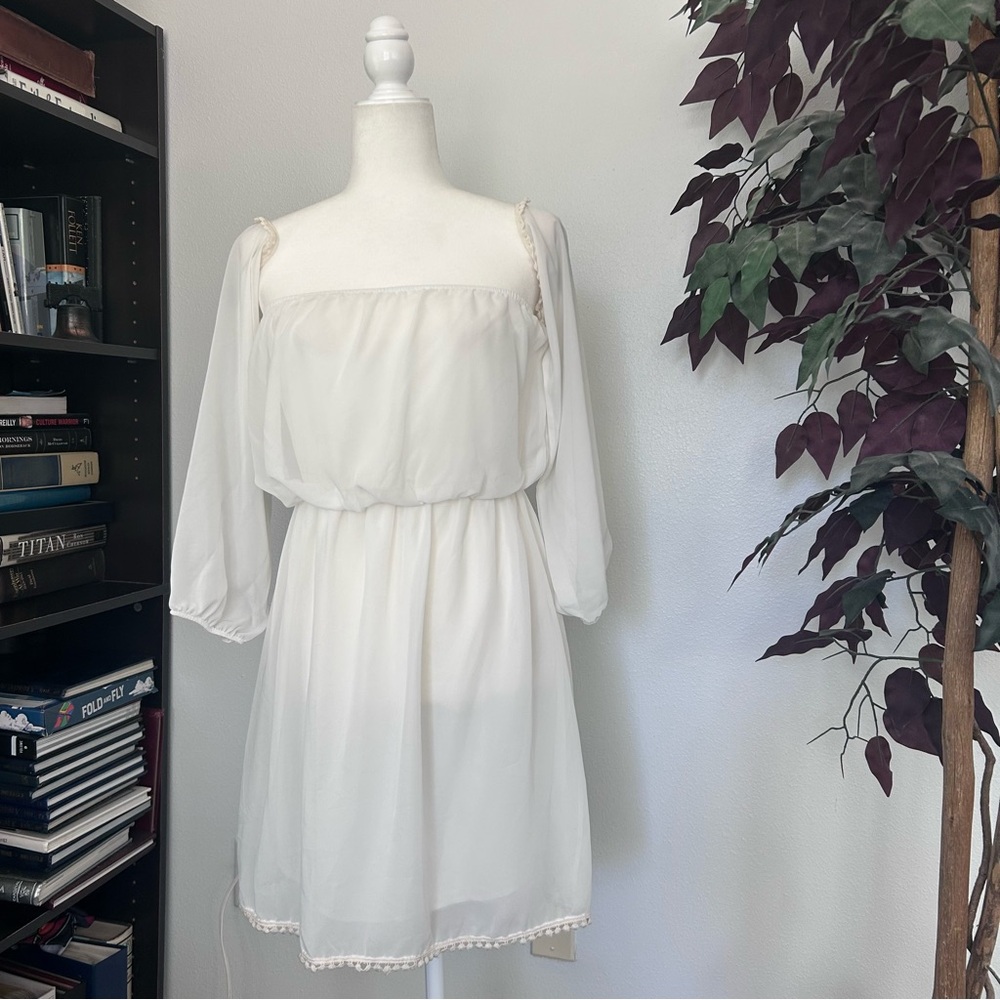 Modern vintage boutique Elegant White Off-Shoulder Dress size L